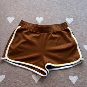 these are brown athletic shorts and they are a size M